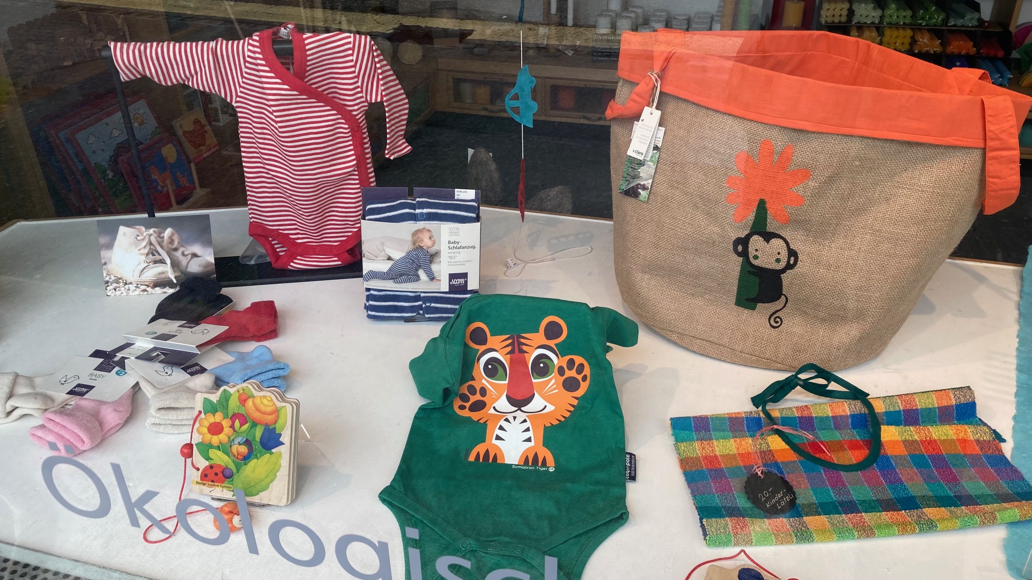 You are currently viewing Fair & bunt – Kinderfreude aus dem claro Weltladen